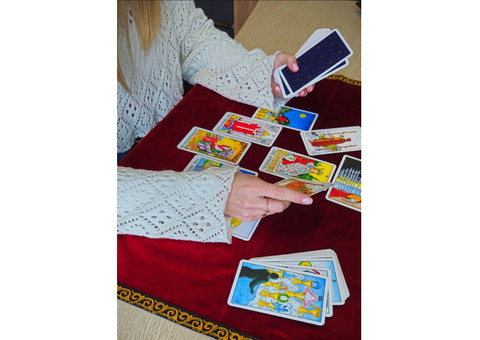 Глубокий разбор на Таро: понять, где корень ситуации.