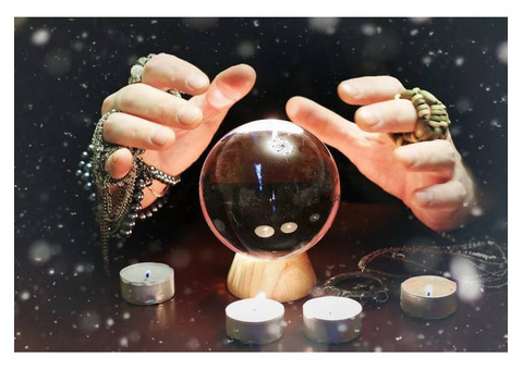 Я маг и таролог, и мой дар появился ещё в детстве. С самого юного возраста я ощущал энергию людей