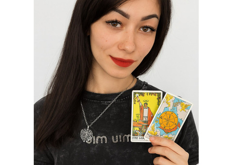 Таролог, эзотерик